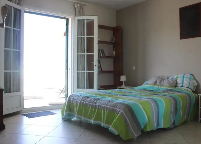 Spacieuse A Saint-florent Avec Piscine