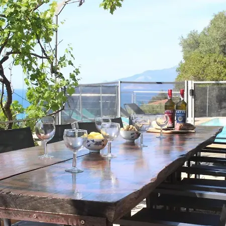 Spacieuse A Saint-florent Avec Piscine