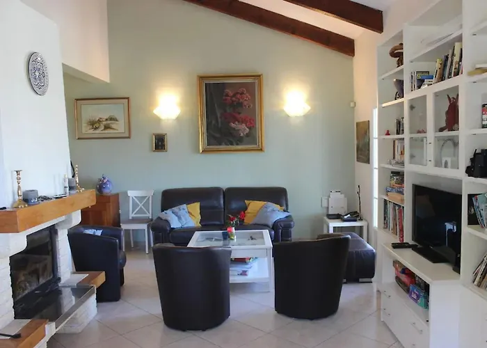 Vila Spacieuse A Saint-florent Avec Piscine