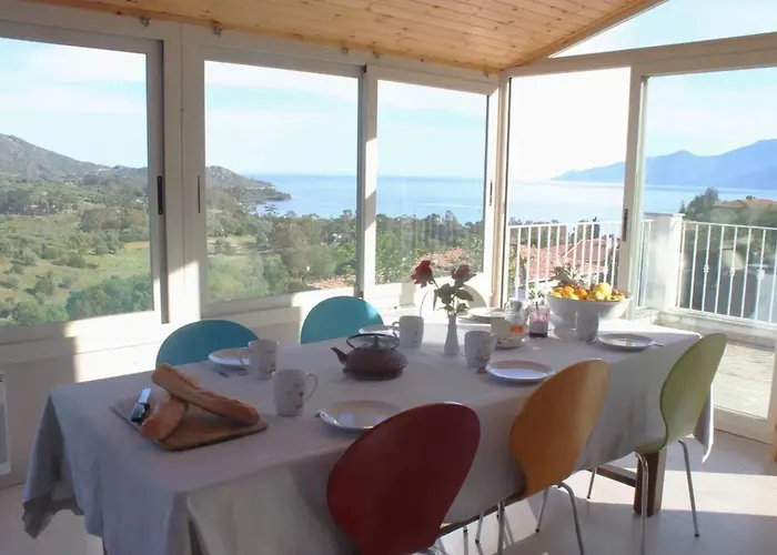 Spacieuse A Saint-florent Avec Piscine