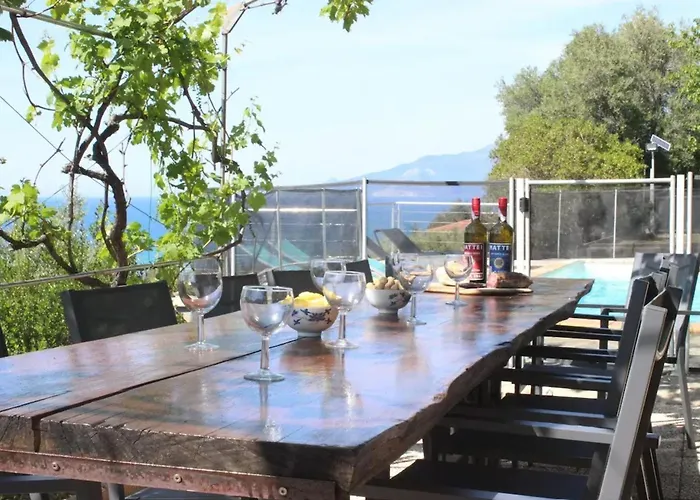 Spacieuse A Saint-florent Avec Piscine